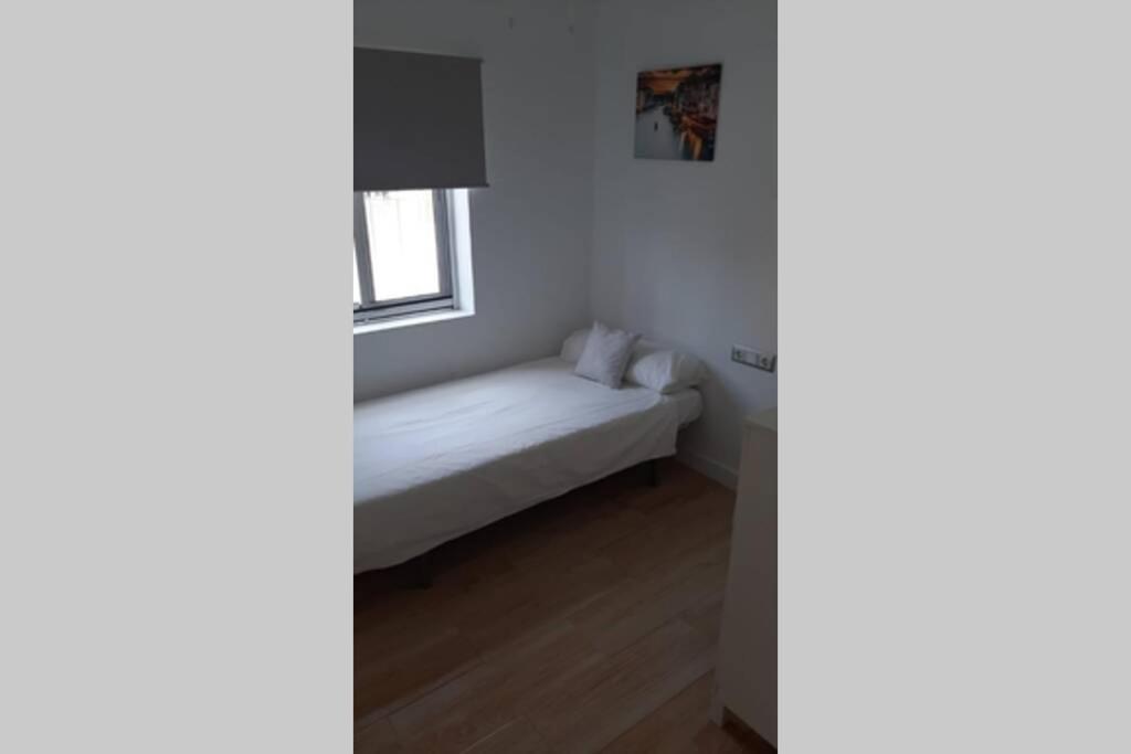 דירות פואנגירולה Apartamento A Un Paseo De La Playa מראה חיצוני תמונה